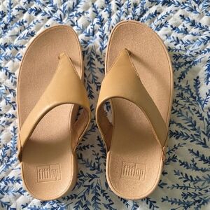 FitFlop Tan Sandals Contoured Footbed.. Barely Worn!
